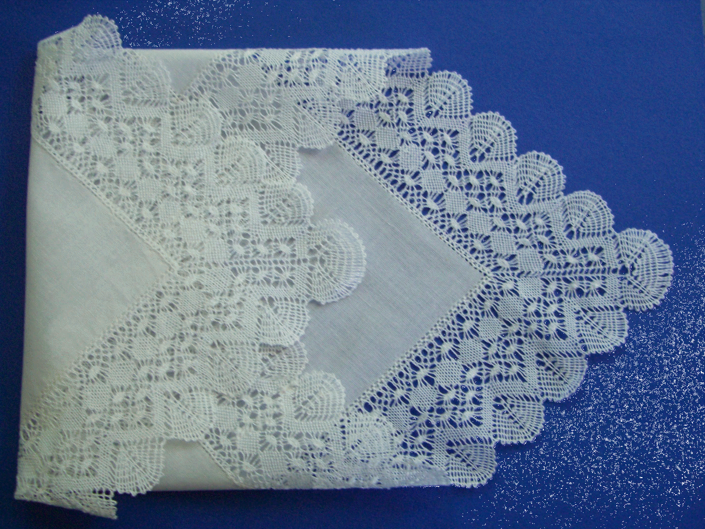 2006-11-18  L&A Lace Hankies 003.jpg (715167 bytes)